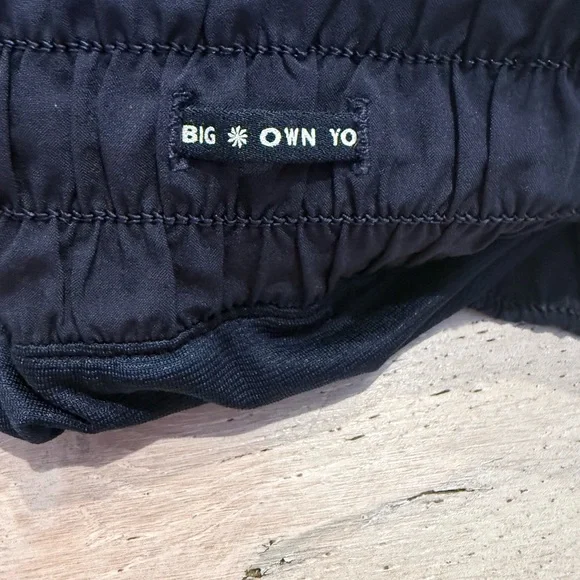 Pristine excellent Athleta Girl Run Free 3 inch Shorts- Navy Size L (12) - Picture 3 of 4